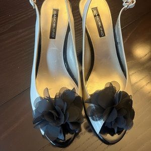 Bandalino sz8 patent cream/black slingback peep toe heels with flower appliqué.